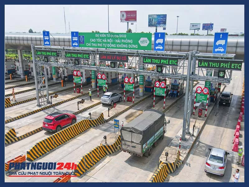 Cao tốc Hà Nội - Hải Phòng còn được trang bị hệ thống biển báo thông tin điện tử (VMS) gồm 8 biển báo được bố trí dọc tuyến, có thể cập nhật nội dung liên tục về tình hình giao thông trên tuyến