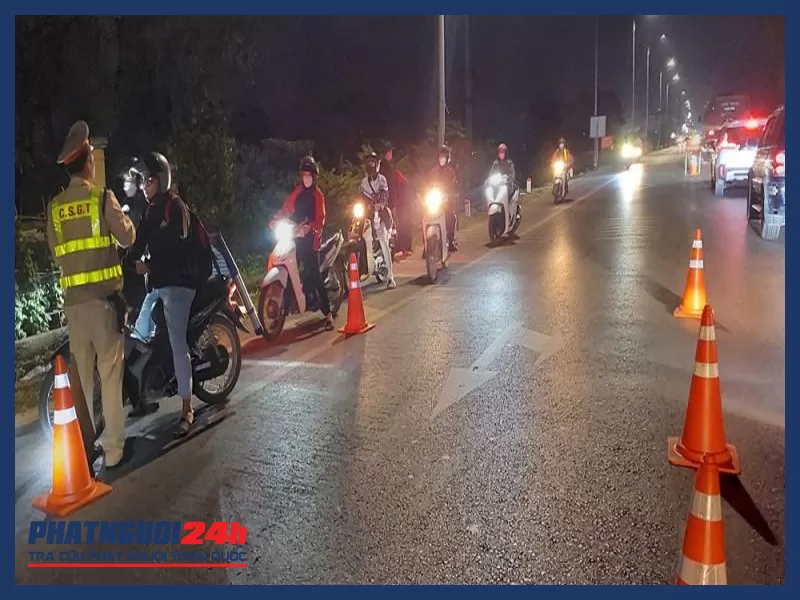 CSGT Bắc Giang lập chốt kiểm soát nồng độ cồn tại đường tỉnh lộ 293 thuộc địa phận thị trấn Tân An, huyện Yên Dũng.