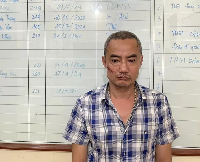 Đối tượng Nguyễn Mạnh Hà khai nhận đã uống rượu với bạn trước khi điều khiển xe ô tô - Ảnh: Cục CSGT